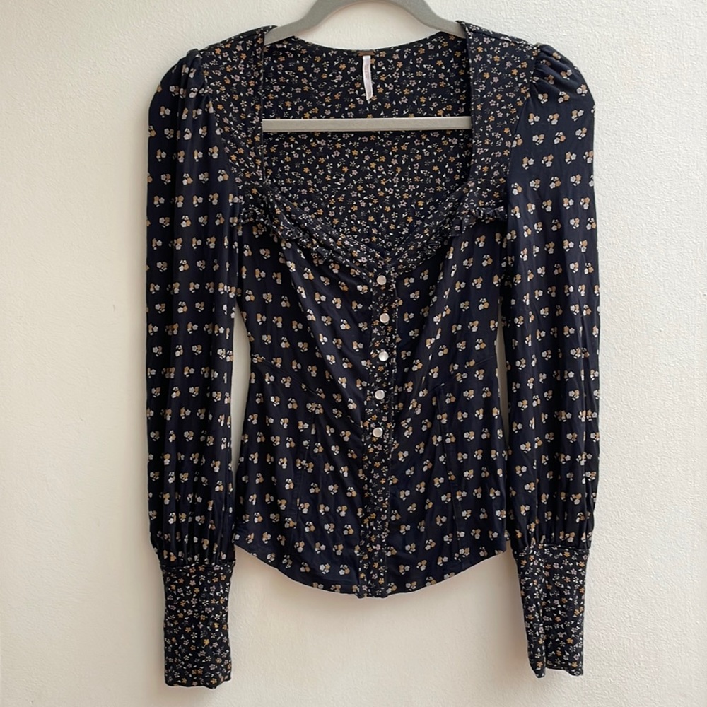 Free people super comfy long Sleeve flower printed tops